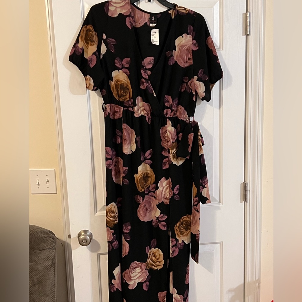 Black floral short sleeve dress